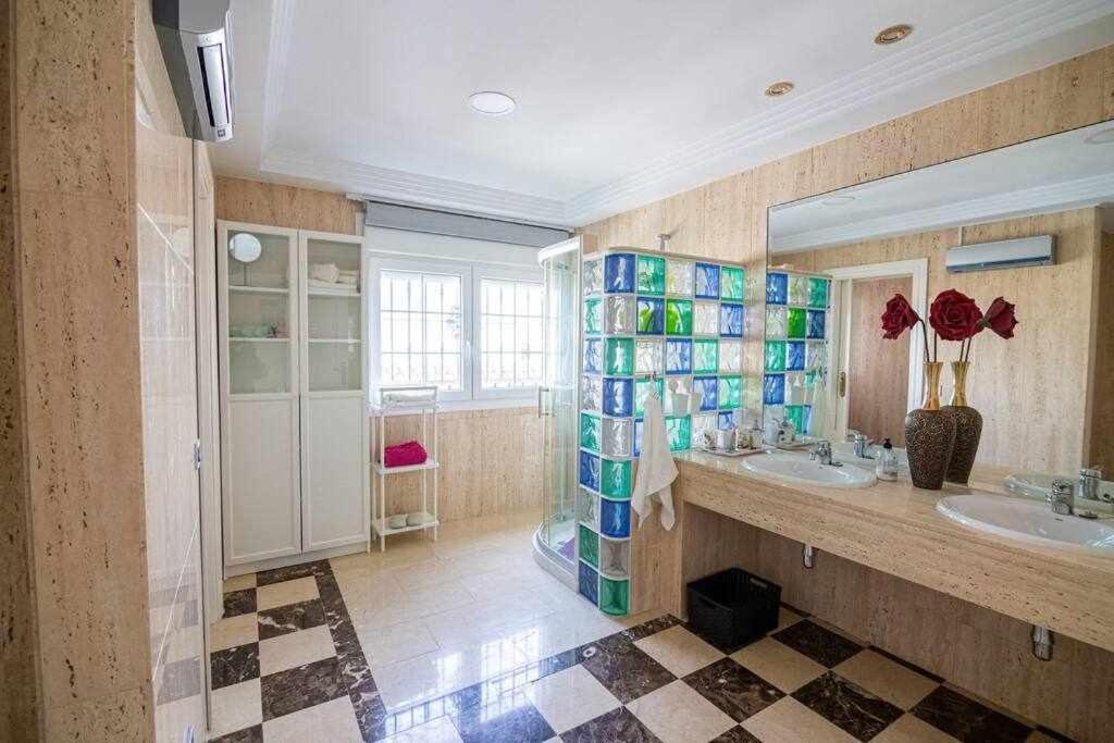 Lujosa Villa En Alhaurin De La Torre 7 Dormitorios Esterno foto