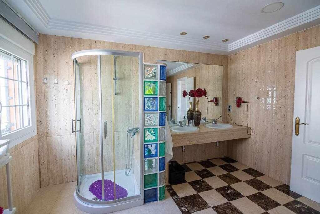 Lujosa Villa En Alhaurin De La Torre 7 Dormitorios Esterno foto