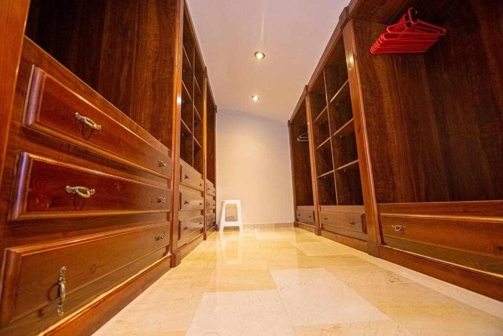 Lujosa Villa En Alhaurin De La Torre 7 Dormitorios Esterno foto